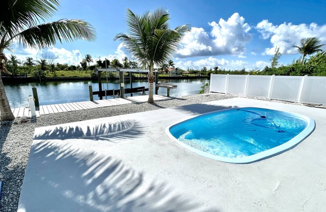 Tropical paradise with private pool, canal front and dock for up to 53’ boats