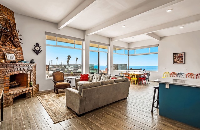 Tropical retreat with ocean views - steps from the sand with alfresco dining
