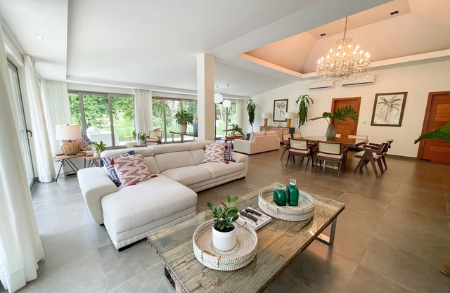 !Tropical Villa Steps from the Beach! Golf Cart included from Sept 1 - Oct 31!
