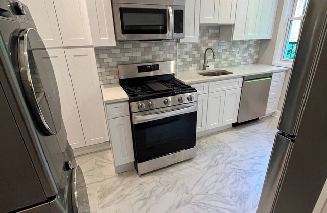 True 2-Bedroom, 25 Mins to NYC - Sleeps Four
