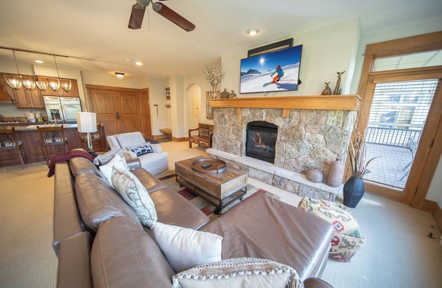 True Ski-in/Ski-out! Slopeside Hot Tub/Pool