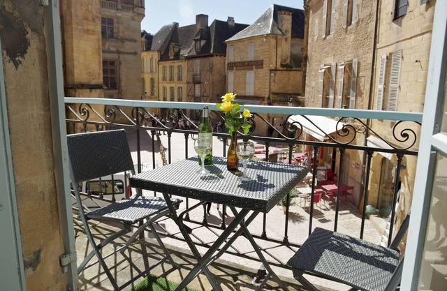 Truly In The Heart Of Sarlat, Spacious And Gracious