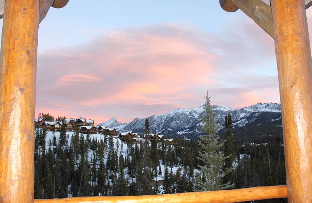 Truly Ski In/Ski Out Condo! Spacious- Sleeps 11! Great Mountain Views!