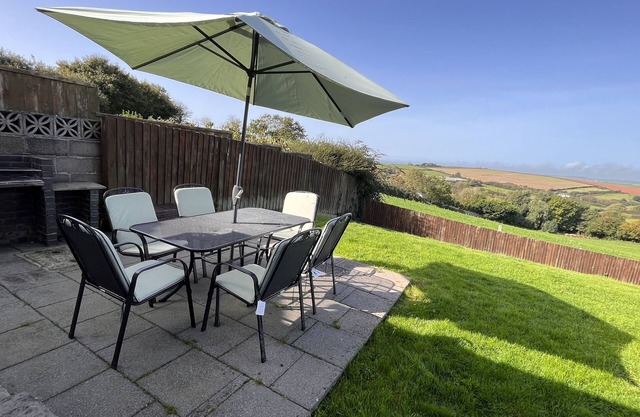 Tubbs Delight Family and dog friendly Bungalow With Hot Tub and Countryside View
