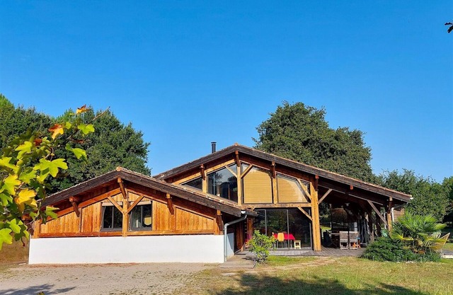 Tuc des Marmots" house near lake, forest, cycle paths and beach 6 km away