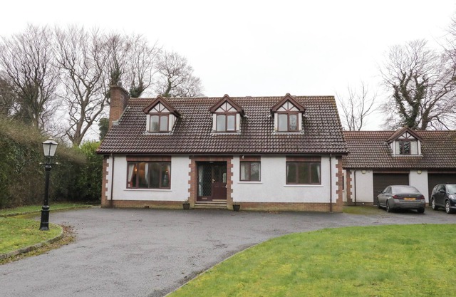 TUDOR LODGE, pet friendly, with a garden in Newcastle, County Down
