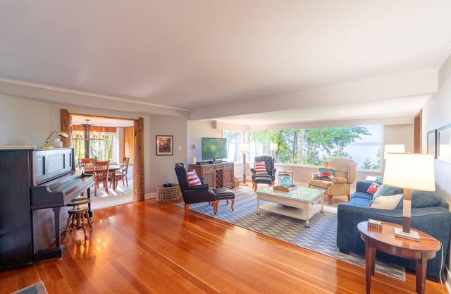 Tunnel Hill Beachfront Estate - Extended Stay Savings - Booking Fall 2025 now