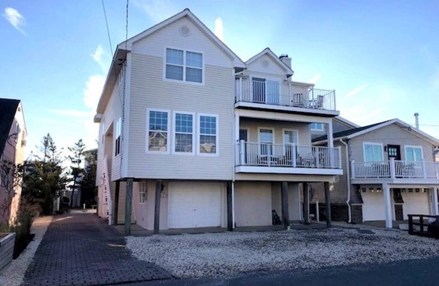 Turner Inn 2nSpacious bayside 7 bedroom, 4.5 bathroom home in Surf City.