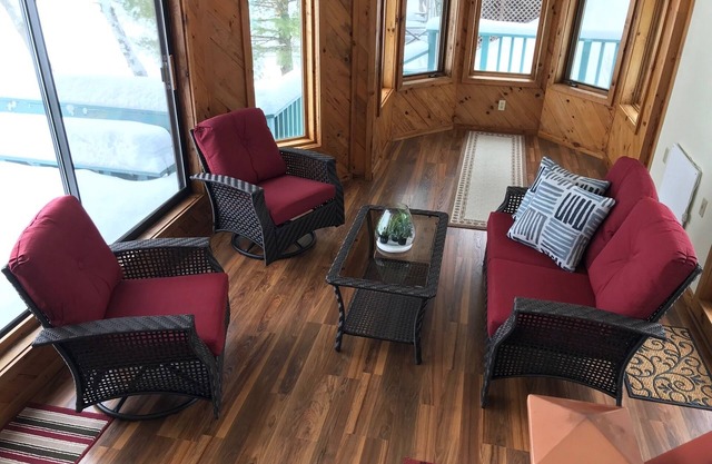 Turtle Lake area, 3 Bed, 2 Bath, Shores of Horseshoe Lake
