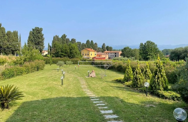 Tuscan farmhouse with large private garden.