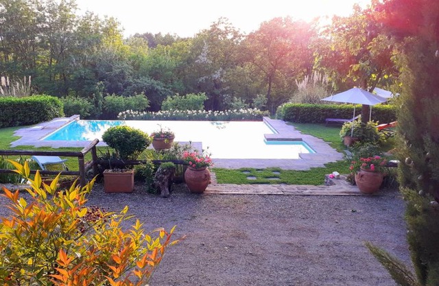 TUSCAN HILLS - STONEHOUSE, GARDEN & POOL