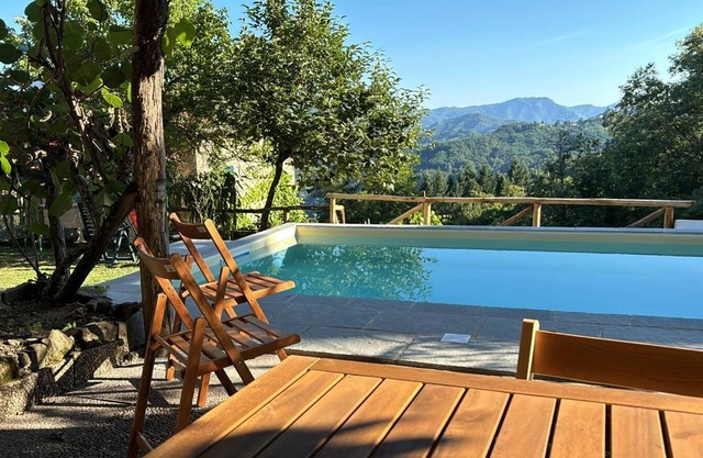 Tuscan House and private garden with pool and stunning views near Bagni di Lucca