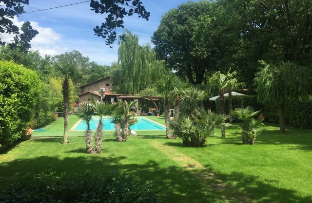 Tuscan rustic villa with pool, wifi, outdoor jacuzzi,