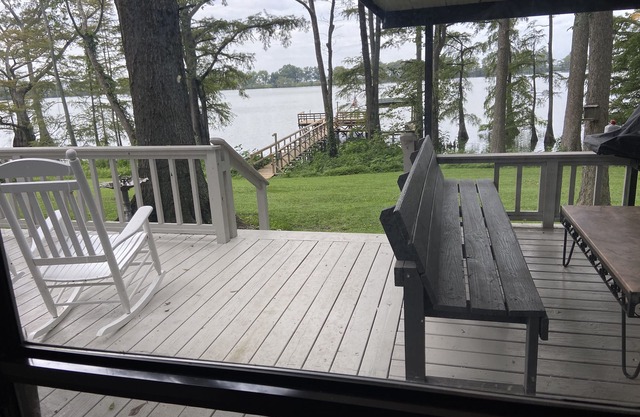 Tweet's Lake House on Lake Providence