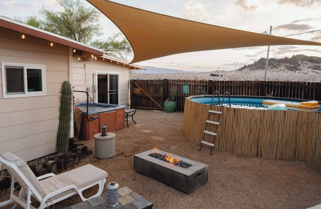 Twentynine Palms Desert Oasis w/Pool & Hot Tub!