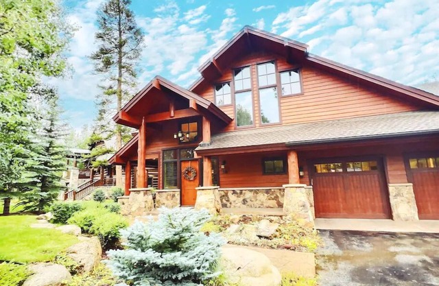 Twin Peaks Lodge 🏡 Views ☀️ Hot Tub ⛳️ Golf ⛷Ski $0 Cleaning