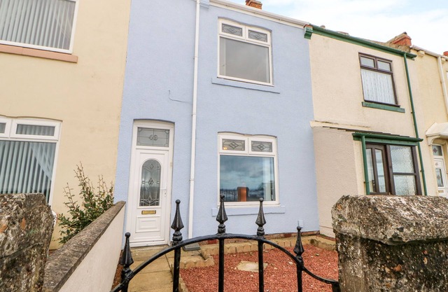 TWITCHER'S REST, pet friendly, country holiday cottage in Hartlepool