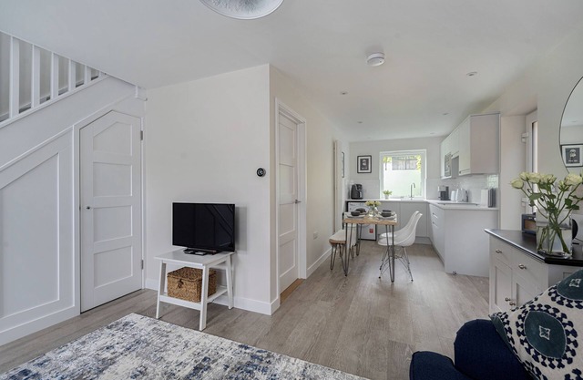 Two Bedroom, Self contained Annex/Appartment in Tunbridge Wells. With Parking