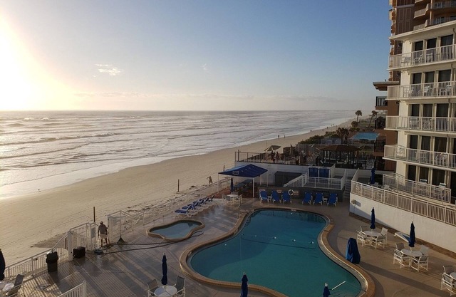 Two Bedroom, Ocean Front, Luxury Condo, Daytona Beach, FL 3938517