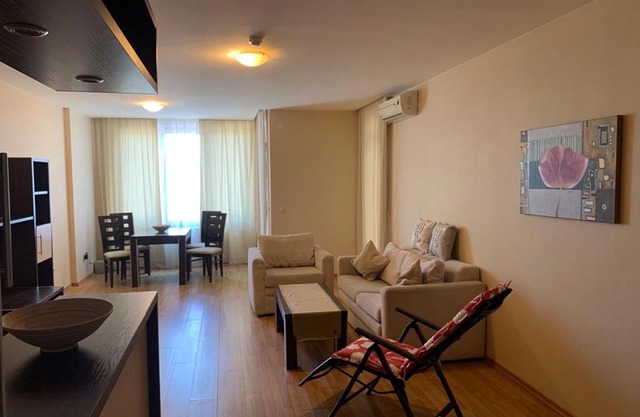 Two bedroom apartment 5 minutes from the beach