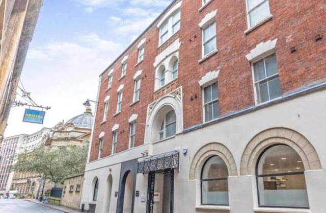 Two bedroom apartment, Bristol City Centre