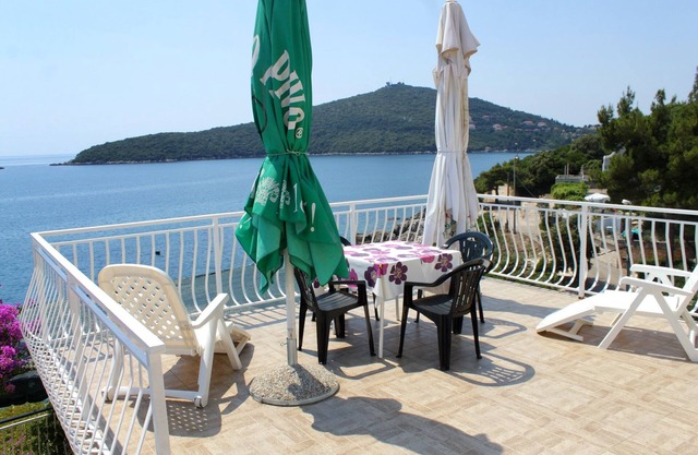 Two bedroom apartment near beach Molunat, Dubrovnik (A-2137-b)