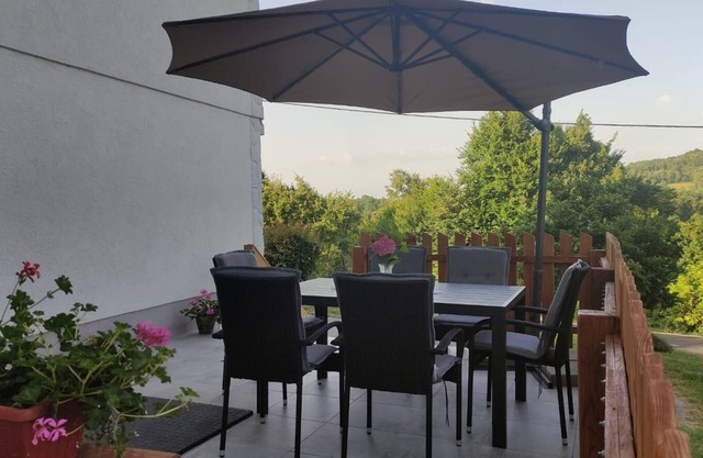 Two bedroom apartment with terrace Slunj, Plitvice (A-22111-a)