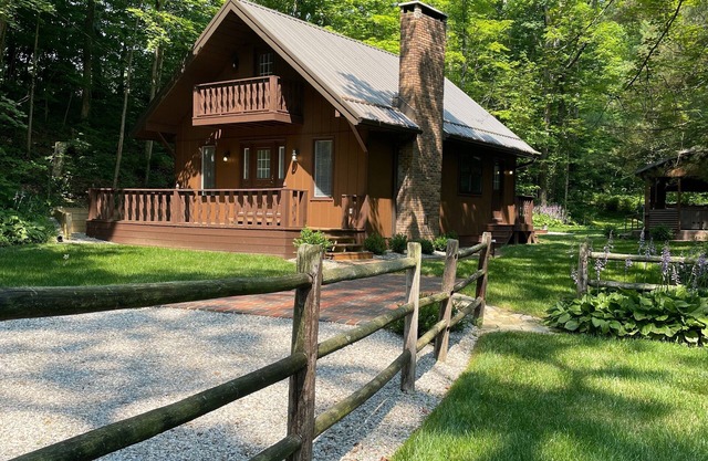 Two bedroom Cottage in a peaceful setting - Reasonable distance to Hocking Hills