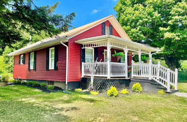 Two Bedroom House Close to Local Favorites