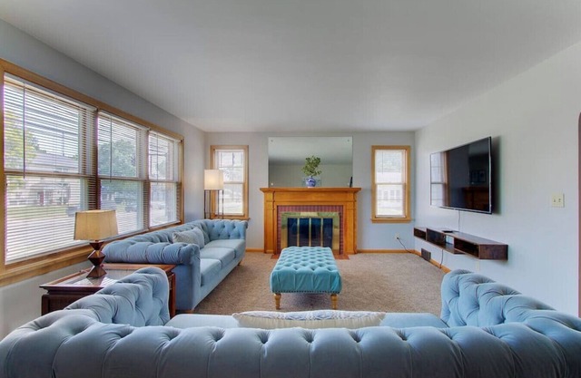 Two Bedroom King Suite near Hall of Fame w/Garage