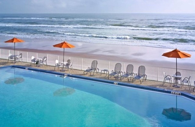 Two Bedroom Ocean Front Condo, Daytona Beach 2408680sa