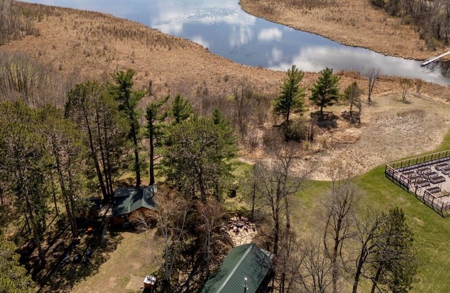 Two cabins-lake access-private dock