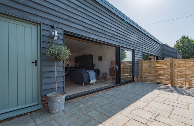 Two contemporary pet friendly barns by Bloom Stays - 8 guests in 4 bedrooms