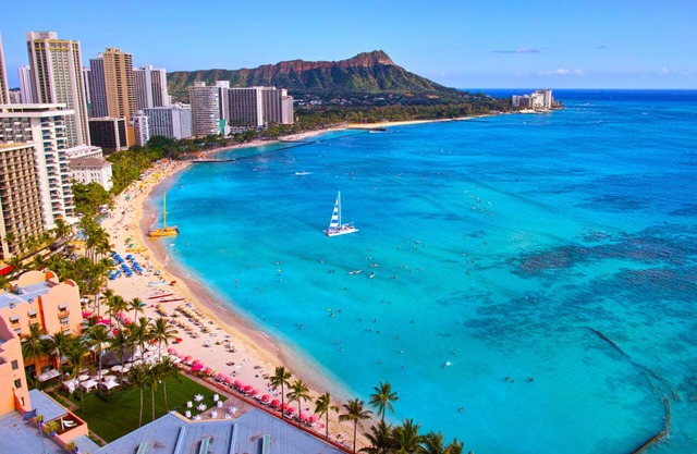 Two Cozy Tropical Retreats Just Steps from Waikiki Beach!