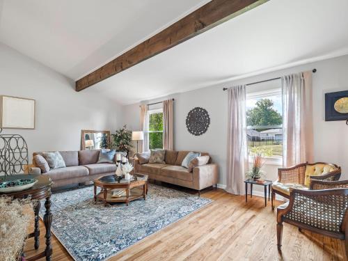 Two Entire Homes with Hot Tubs and Games Sleeps 20