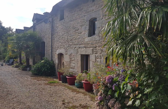 Two gites, Sleeps 6 and sleeps 2, in extensive grounds with heated pool.