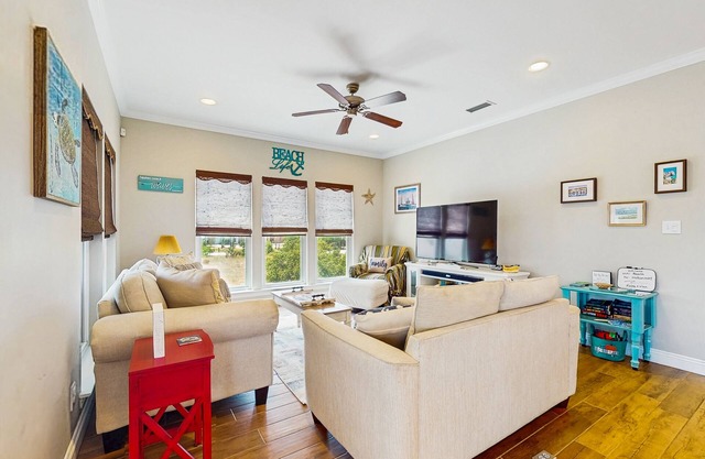 Two-Level Home w/W/D, Shared Outdoor Pool, Free High-Speed WiFi, Central A/C