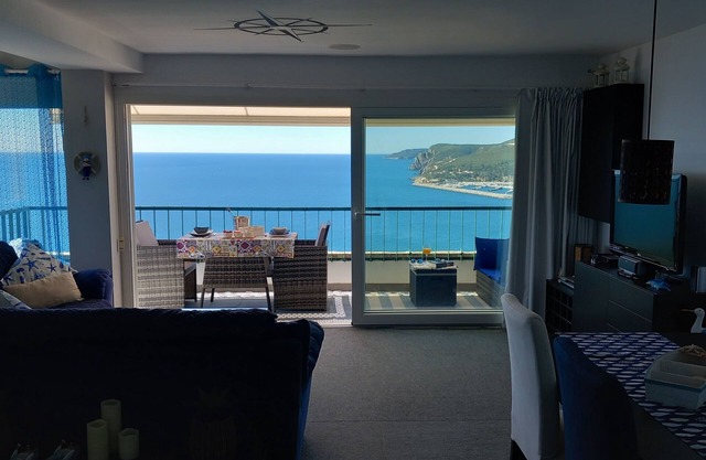 Two sea balconies. WiFi + cable TV + A/C