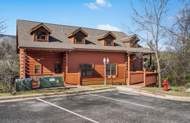 Two Side by Side Cabins in the Heart of Branson,Sleeps 14, Ticket DEALS and Golf Discounts