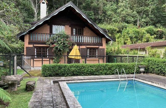 Two-story house in Mury