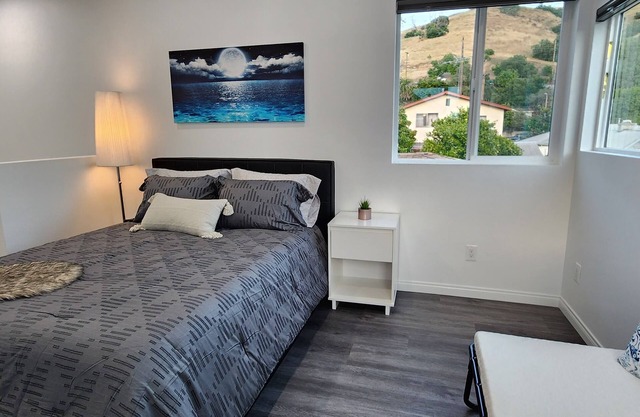 Two Story Private Guest Suite, near Los Angeles Metro Area