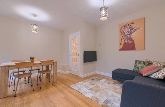 Txurdinaga renovated apartment with garage and wifi