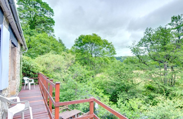 Ty Dulas - Two Bedroom House, Sleeps 5
