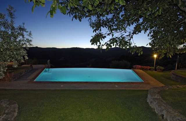 Typical, Charming with Chianti View, Pool & Jacuzzi
