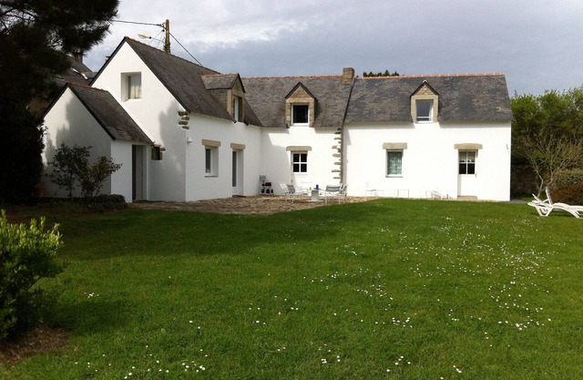 Typical fisherman's house, sea view, 50m from the beach (family)