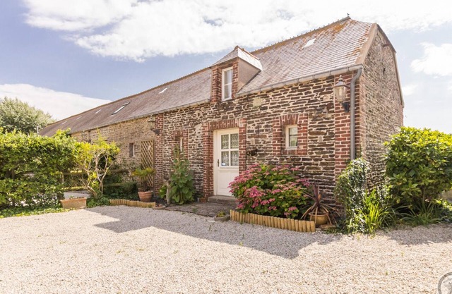 Typical house with terrace, near beach, pets allowed, parking, WiFi