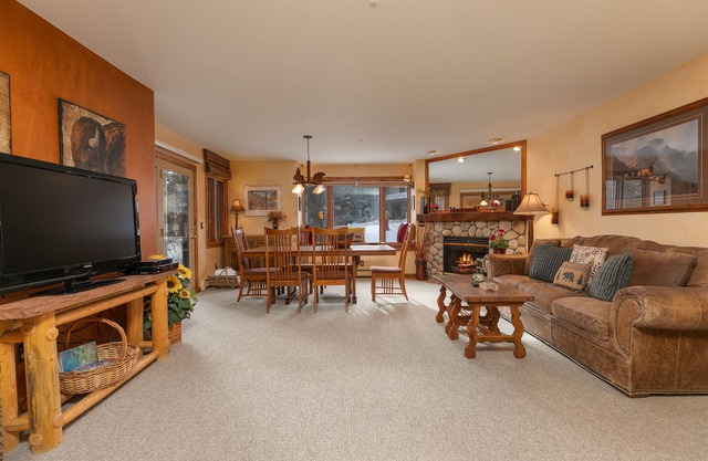 Tyra Streamside Buffalo Run Condo: Ski-In/Ski-Out