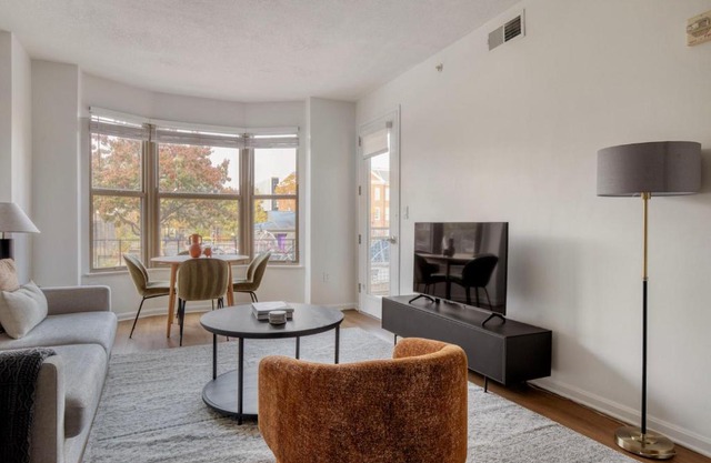 U Street 1br w concierge wd nr nightlife WDC-727