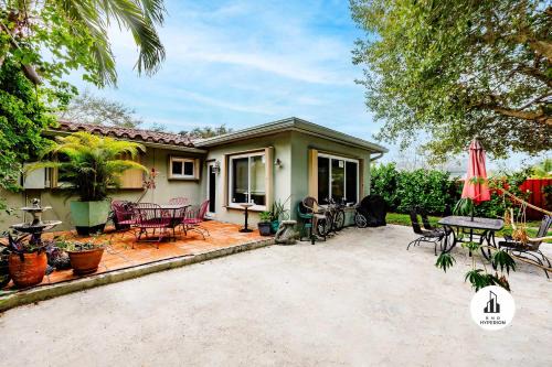 Uhost AI - Updated 1B1B Hideaway - Sleeps 3