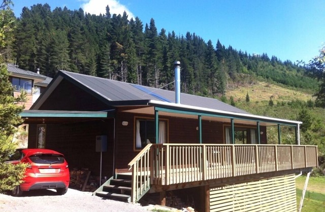 Ultimate Alpine Escape - cosy 3 bedroom home with stunning mountain views